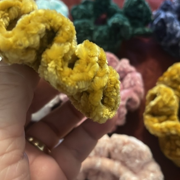 11 New Scrunchies HANDMADE WITH VELVET YARN BY‎ THE VELVET BUNNY SITE. Ponytail. - Picture 2 of 7